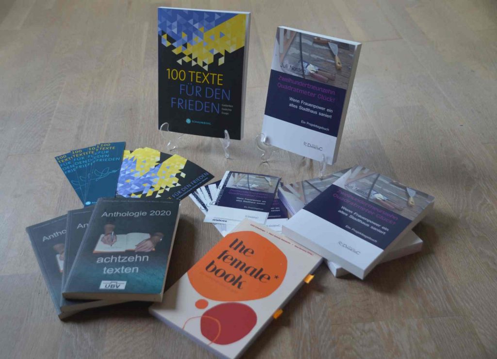 Vier Bücher mit Veröffentlichungen von der Autorin Juli Norden