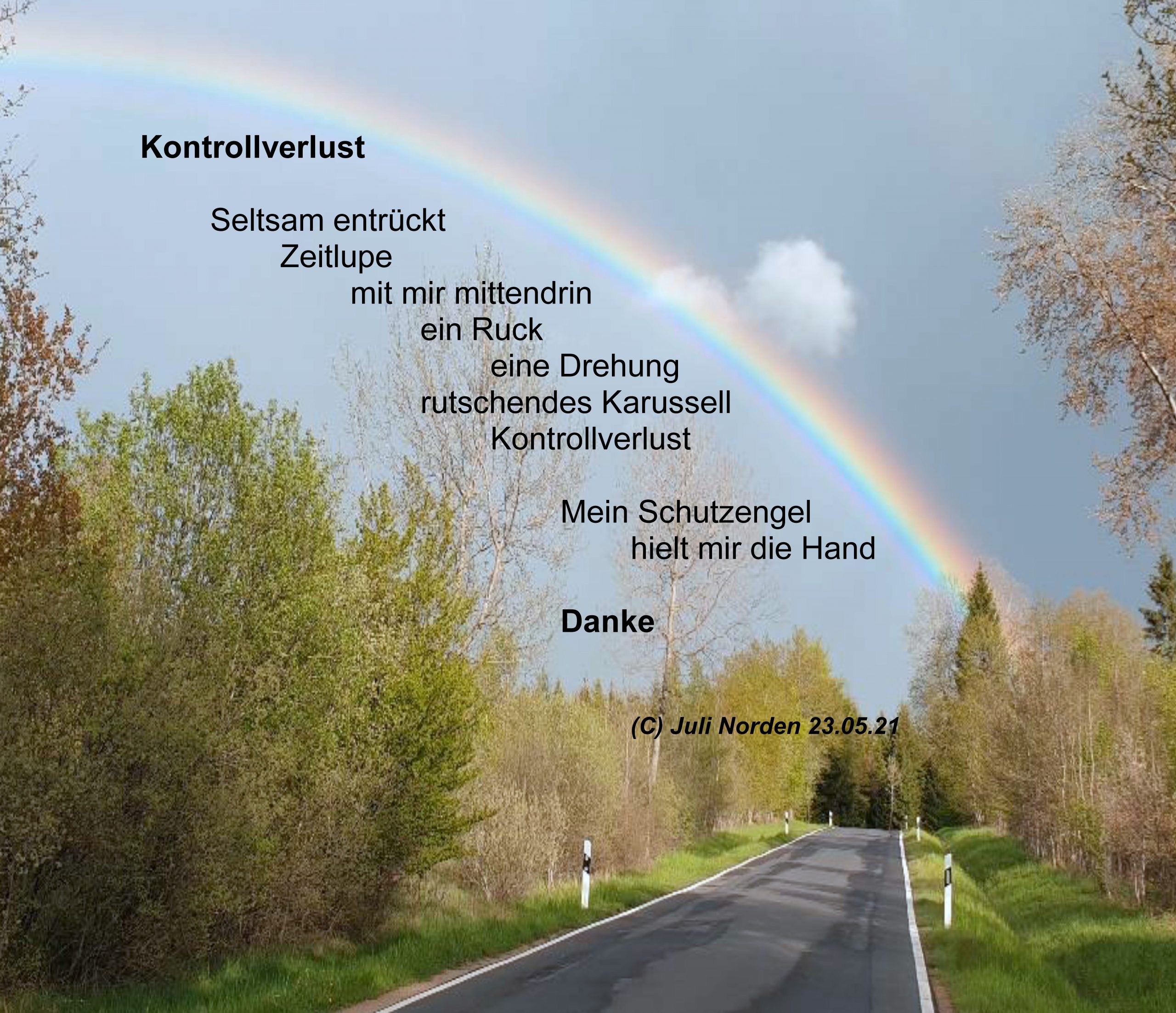 Ein Regenbogen über eine Straße, links und rechts davon Bäume. Darauf das Gedicht "Kontrollverlust" von Juli Norden