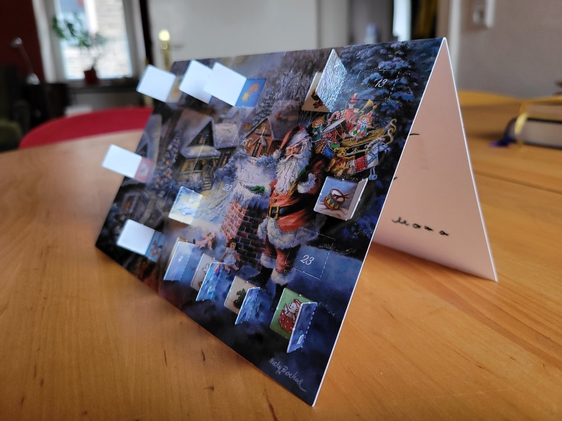Adventskalender als Klappkarte, 12 Türchen sind geöffnet.