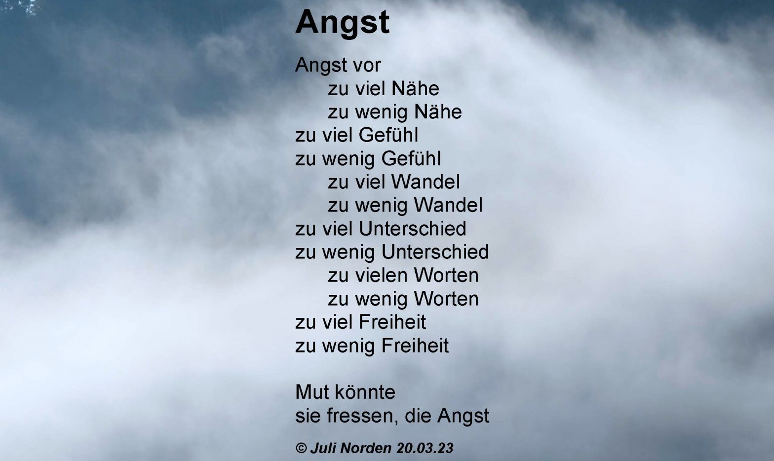 Wolken als Hintergrund zum Gedicht "Angst" von Juli Norden
