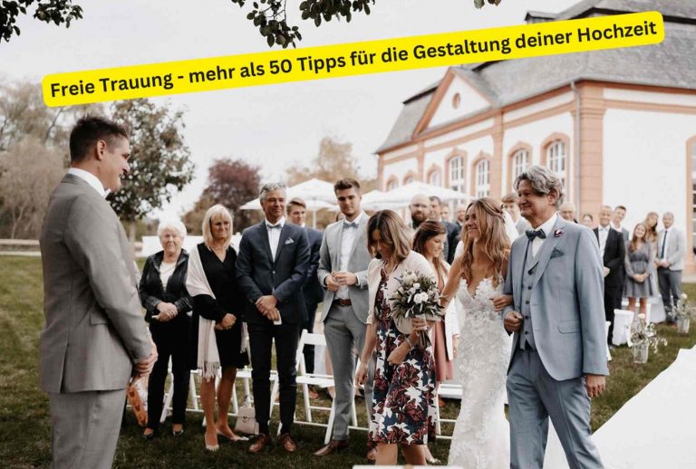 Braut wird von ihren Eltern zur Freien Trauung geführt