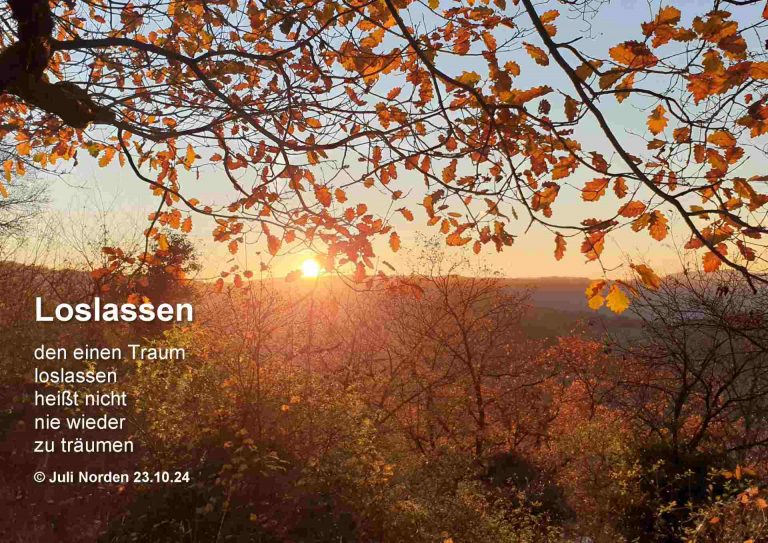 Gedicht Loslassen von Juli Norden auf Foto eines Sonnenuntergangs im Herbst