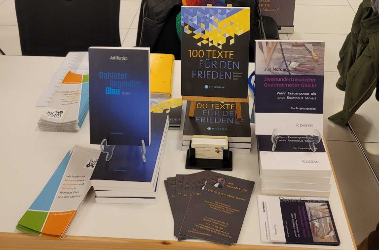 Buch-Veröffentlichungen von Autorin Juli Norden - hier auf der Buchmesse Koblenz 2024