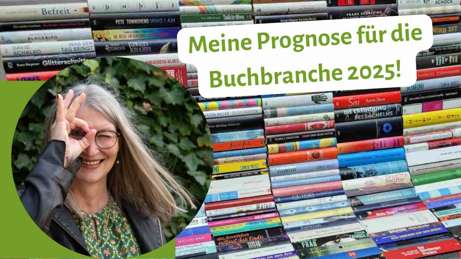 Frau vor Bücherwand schaut durch ihre Finger, Beitragsbild für Blogbeitrag "Meine Prognose 2025 für die Buchbranche"