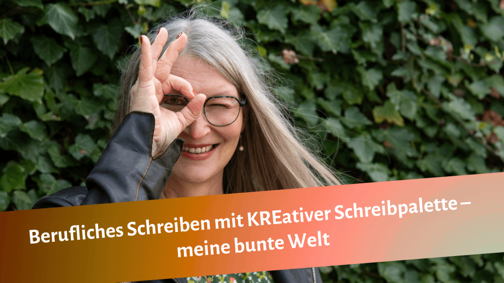 Beitragsbild für Blogartikel: Frau steht vor Efeuwand und schaut durch Fingerloch, darunter steht: Berufliches Schreiben mit KREativer Schreibpalette - meine bunte Welt