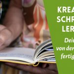 Frauenhand schreibt mit gelbem Stift in ein Notizbuch, daneben der Text "KREATIVES SCHREIBEN LERNEN: Dein Weg von der Idee zum fertigen Text.