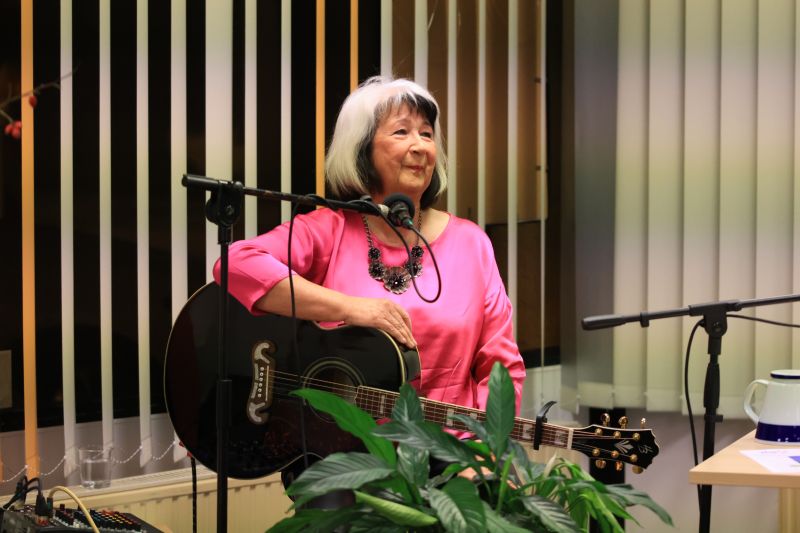 Vera Christophersen - Gitarre und Gesang, Foto Marc Westfall