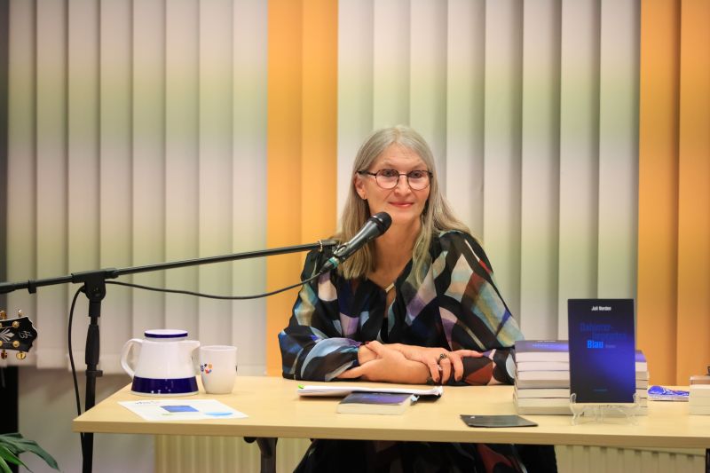 Juli Norden liest aus ihrem Roman Dahinterliegendes Blau, Foto Marc Westfall
