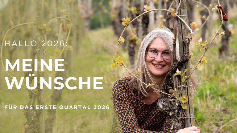 Frau schaut durch eine Herz-Weinrebe, daneben "Hallo 2026: Meine Wünsche für das erste Quartal 2026"