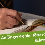Eine Frauenhand mit Kugelschreiber schreibt in ein Notizbuch. Darunter steht: Diese 5 Anfänger-Fehler töten deinen Schreibflow