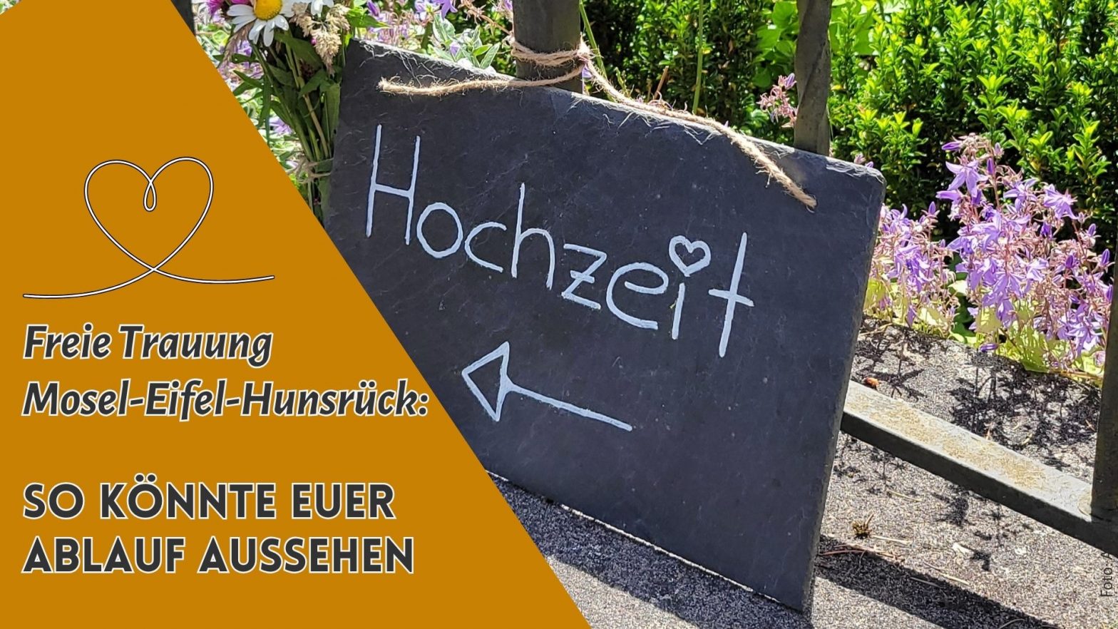 Schiefertafel mit der Aufschrift "Hochzeit" und einem Pfeil, daneben steht": Freie Trauung Mosel-Eifel-Hunsrück: So könnte euer Ablauf aussehen