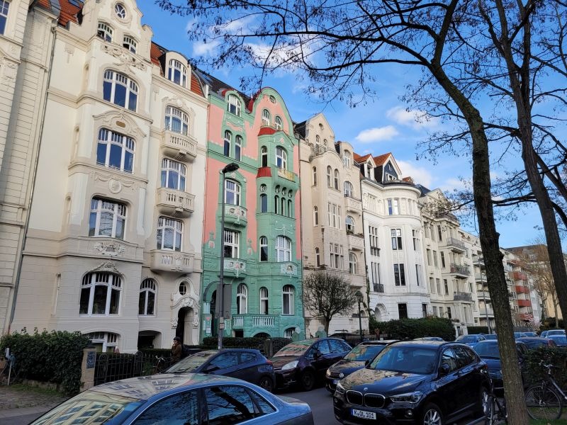 Häuserzeile in der Volkgartenstraße in Köln.
