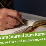Eine weibliche Hand schreibt mit Kugelschreiber in ein Notizbuch. Darunter der Schriftzug: Vom Journal zum Roman: Schreiben, was ist - und entdecken, was daraus wird.